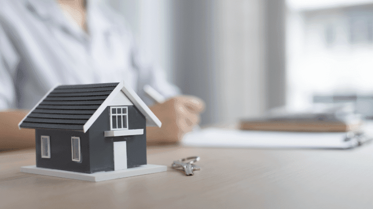 Logement en Algérie pour la diaspora : l&rsquo;obstacle du passeport algérien