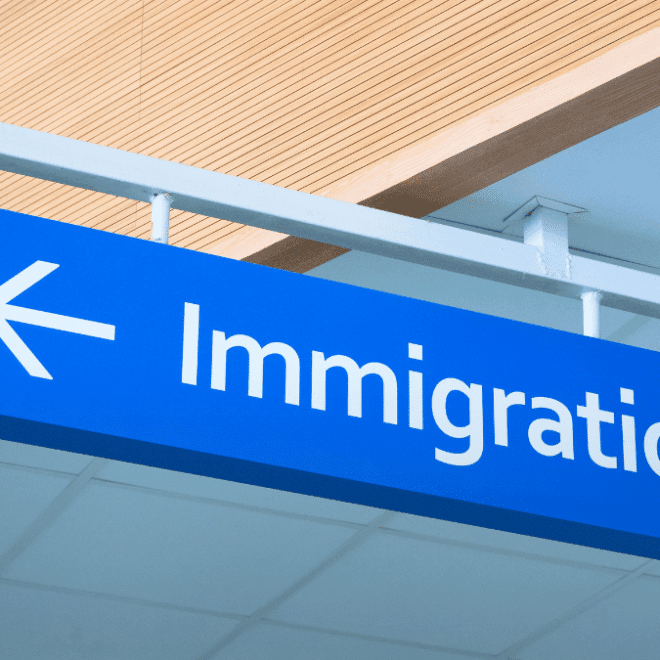 Expulsions d’étrangers : ce pays Schengen veut s’en prendre aux binationaux