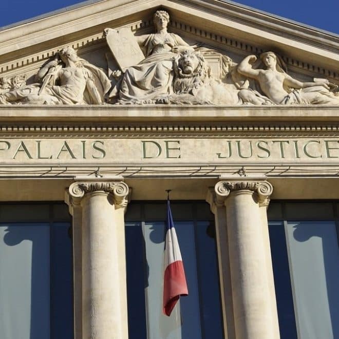 France : une Algérienne victime de violences conjugales défend son mari