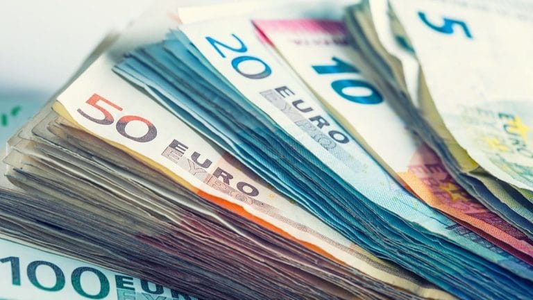 L’euro plonge sous les 250 dinars algériens sur le marché noir