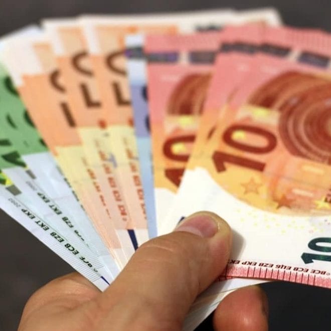 Cotation dinar algérien : l’euro et le dollar au sommet sur le marché noir