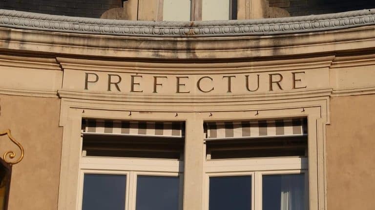 En France depuis 8 ans, une jeune algérienne reçoit une OQTF