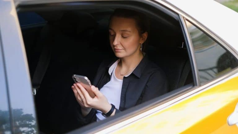 iRcab, une appli de VTC lancée par une Franco-Algérienne