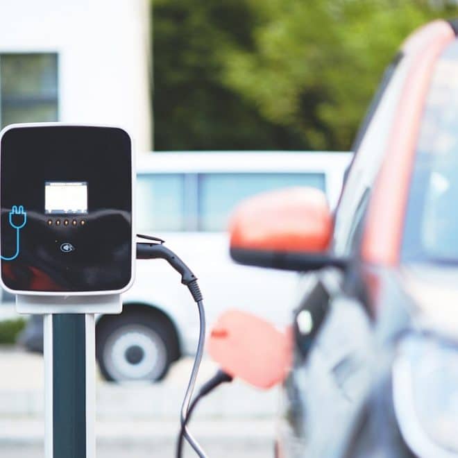 Voyager en voiture électrique en Algérie : peut-on recharger sur la route ?