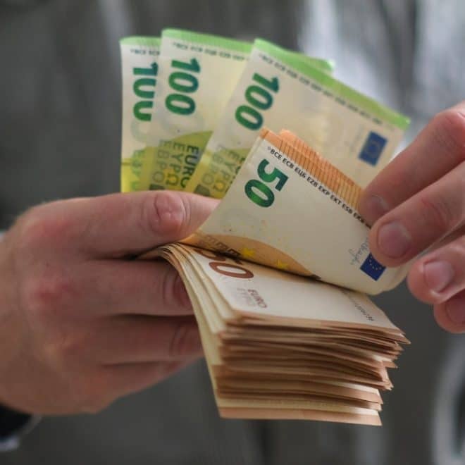 Algérie : l’euro atteint un nouveau record à 265 DA sur le marché noir