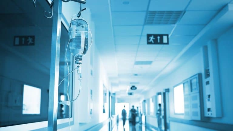 Deux médecins algériens en France témoignent : des Bac+12 payés 1400 €