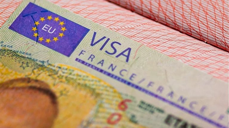 Privée de visa pour la France, une Algérienne de 8 ans risque de perdre sa jambe