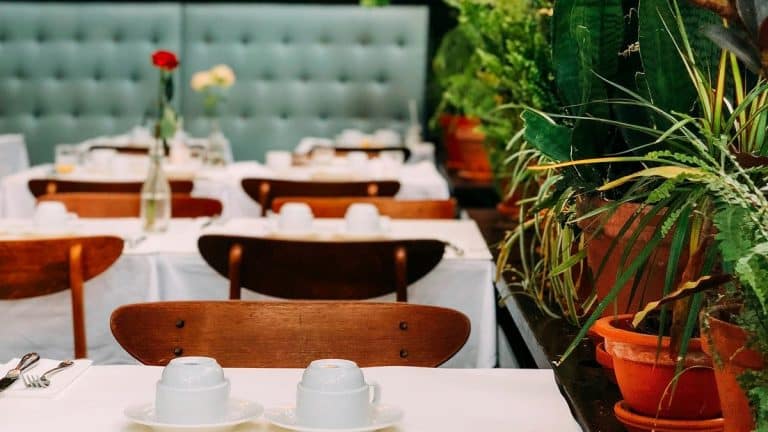 Son restaurant à Paris est victime d’un bad buzz, Fatiha vit un calvaire