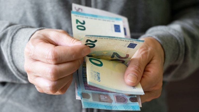 Dinar algérien : l’euro déjoue les pronostics