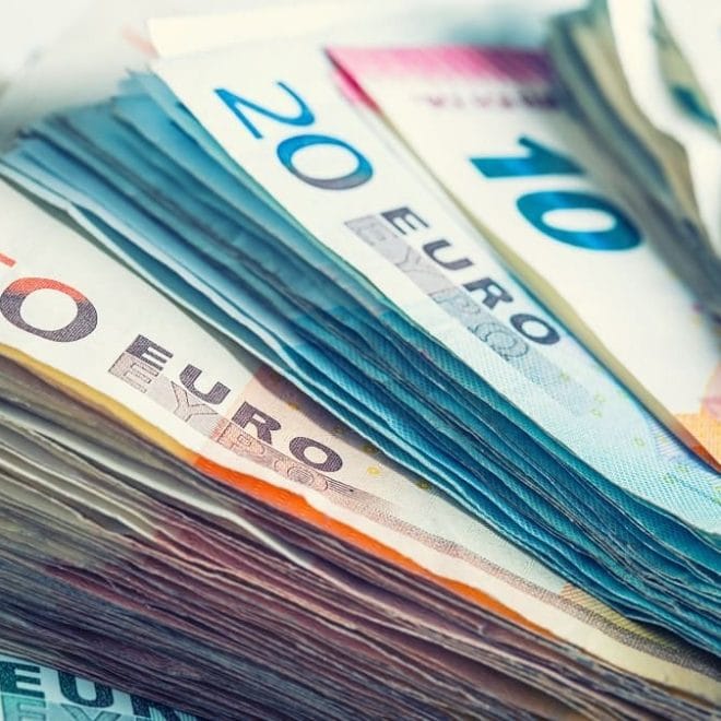 Dinar algérien : l’euro se stabilise à un niveau élevé sur le marché noir