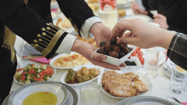 Ramadan en France : des repas offerts sans distinction de religion