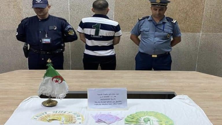 Algérie : un passager cachait plus de 20.000 € dans ses bagages