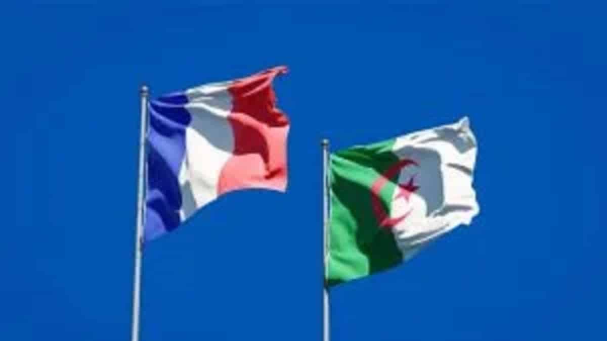 Les drapeaux de l'Algérie et de la France