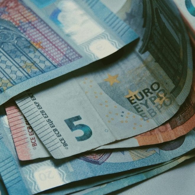 Dinar algérien : l’euro en hausse sur le marché noir