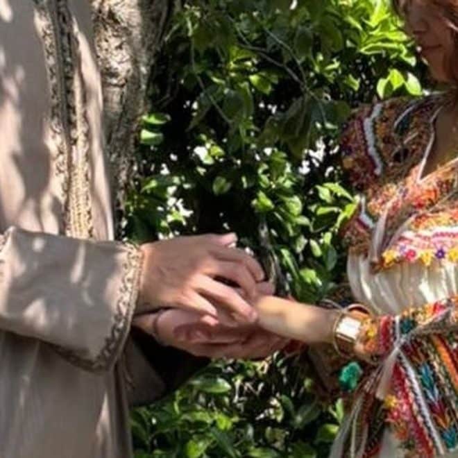 Rima Hassan annonce ses fiançailles en robe kabyle