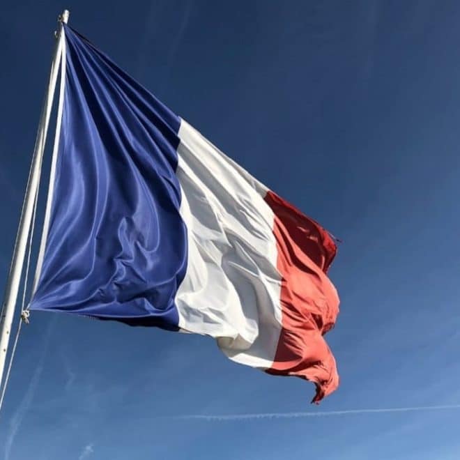 France : une mosquée incendiée, une autre fermée par un préfet